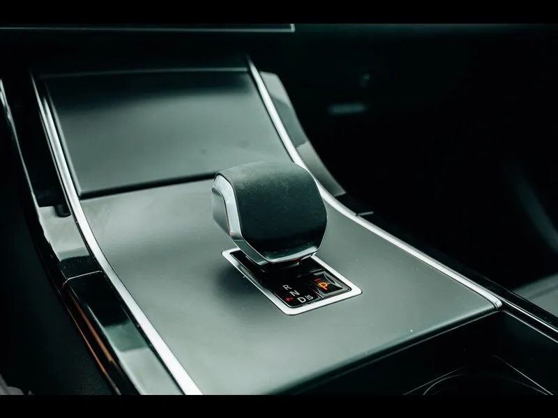 Land Rover Range Rover Velar photo 29