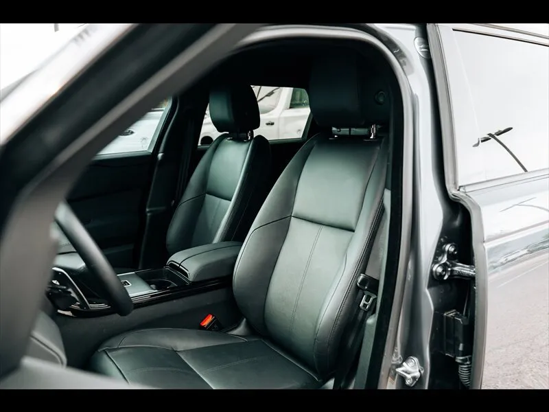 Land Rover Range Rover Velar photo 19