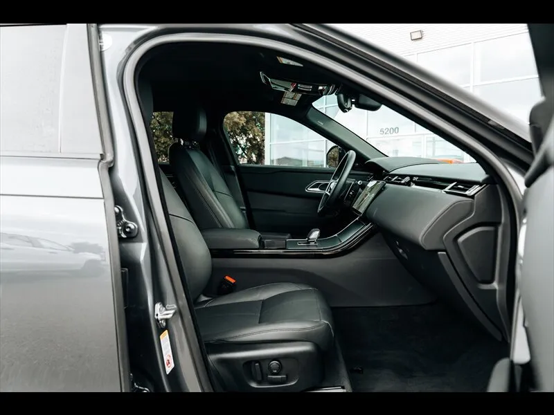 Land Rover Range Rover Velar photo 47