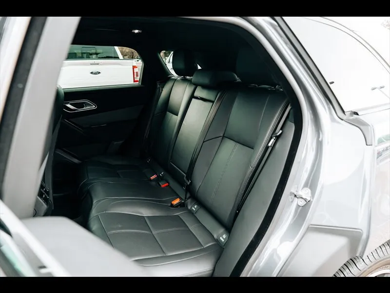 Land Rover Range Rover Velar photo 36