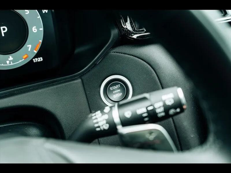 Land Rover Range Rover Velar photo 27
