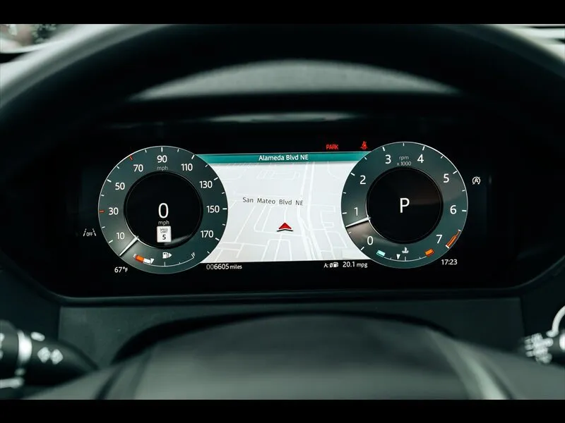Land Rover Range Rover Velar photo 25
