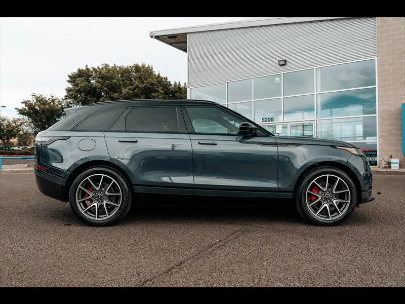 Land Rover Range Rover Velar photo 8