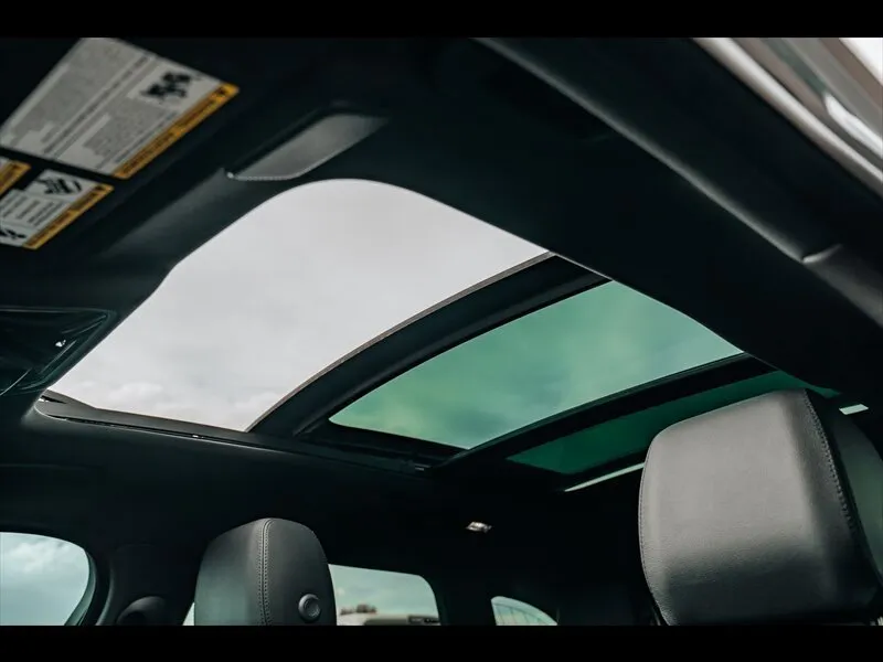 Land Rover Range Rover Velar photo 32