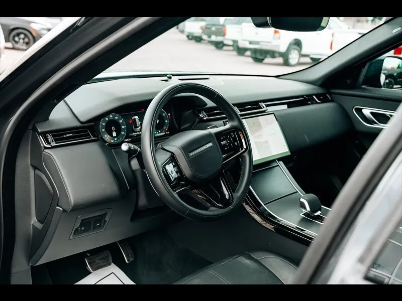 Land Rover Range Rover Velar photo 17