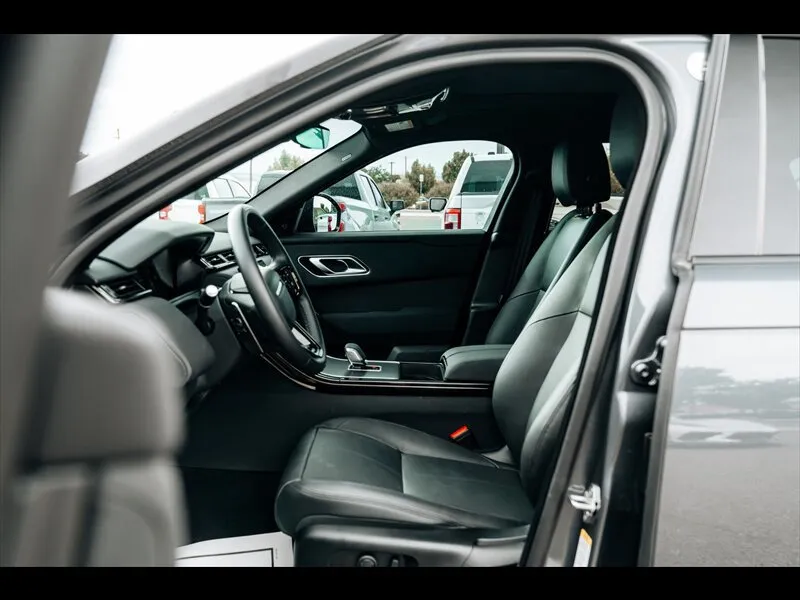 Land Rover Range Rover Velar photo 18