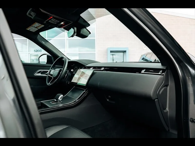 Land Rover Range Rover Velar photo 46
