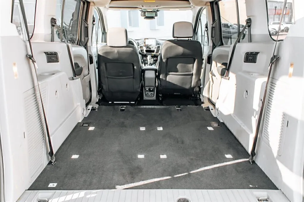 Ford Transit Connect photo 25