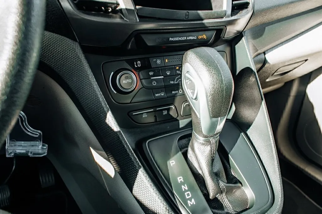 Ford Transit Connect photo 19