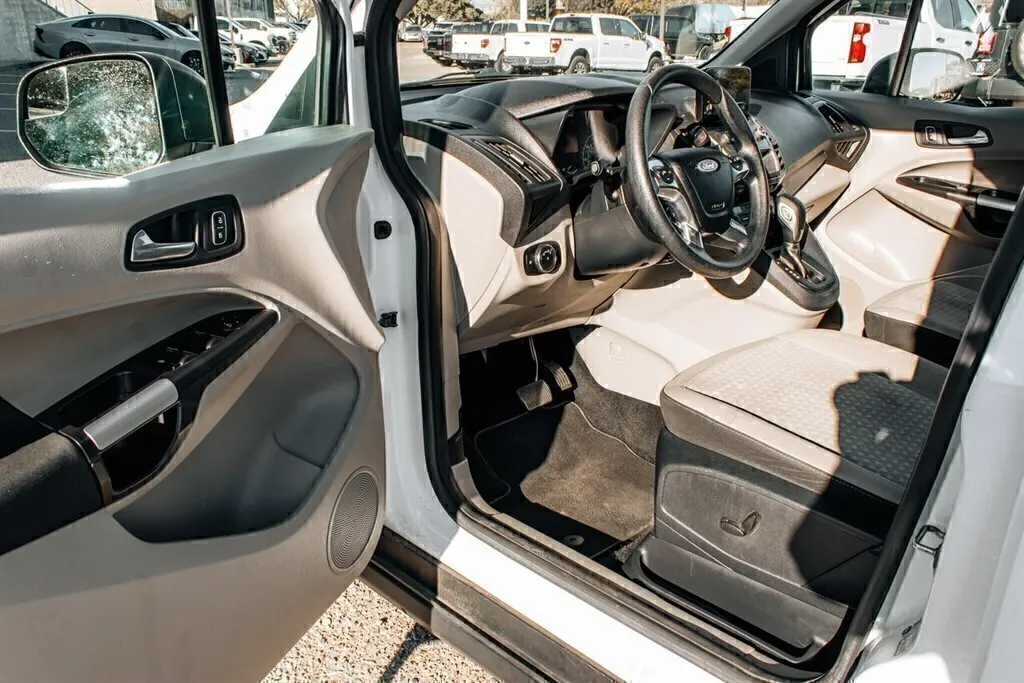 Ford Transit Connect photo 44