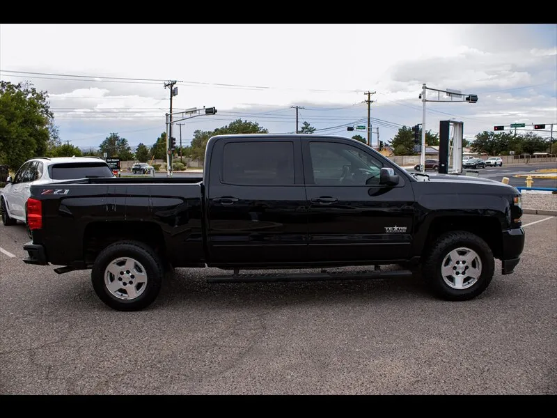 Chevrolet Silverado photo 2
