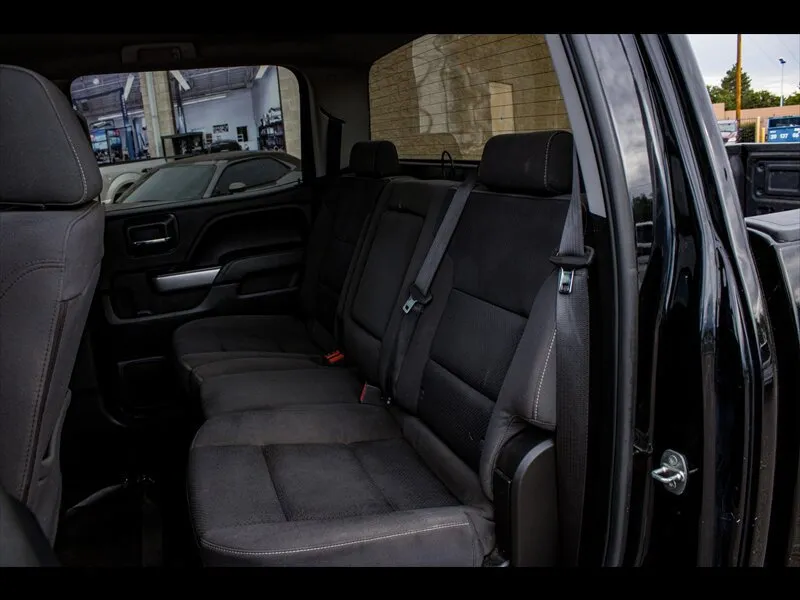 Chevrolet Silverado photo 19