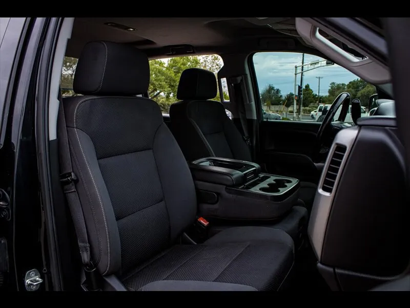 Chevrolet Silverado photo 16