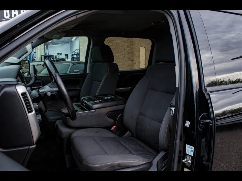Chevrolet Silverado photo 11