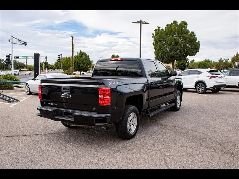 Chevrolet Silverado photo 3