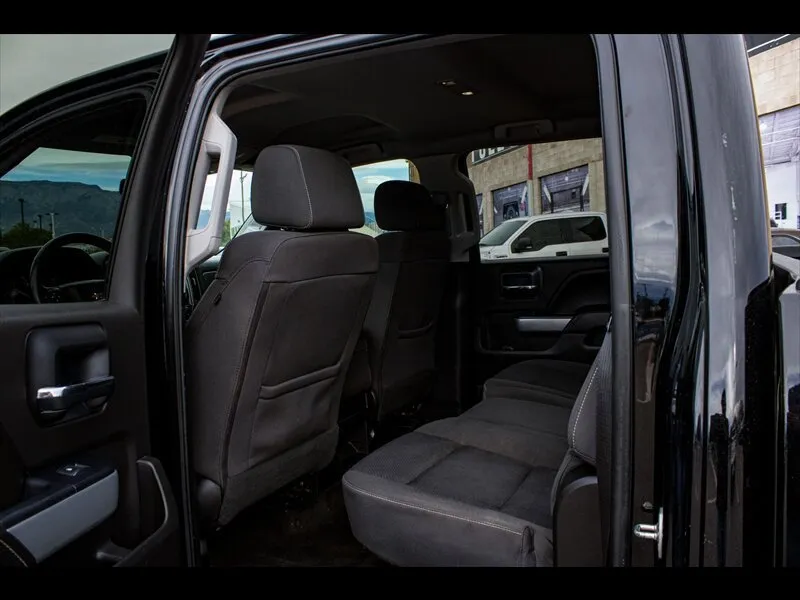 Chevrolet Silverado photo 18