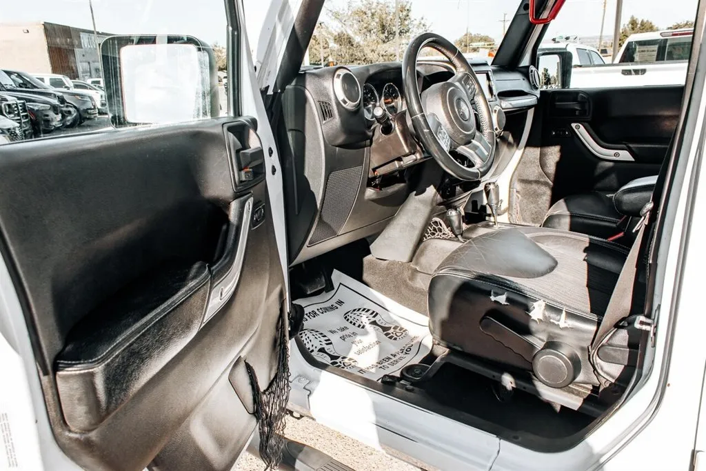 Jeep Wrangler photo 11