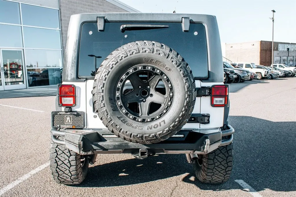 Jeep Wrangler photo 6