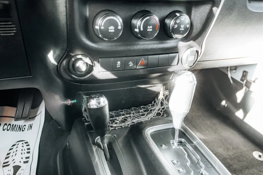 Jeep Wrangler photo 19