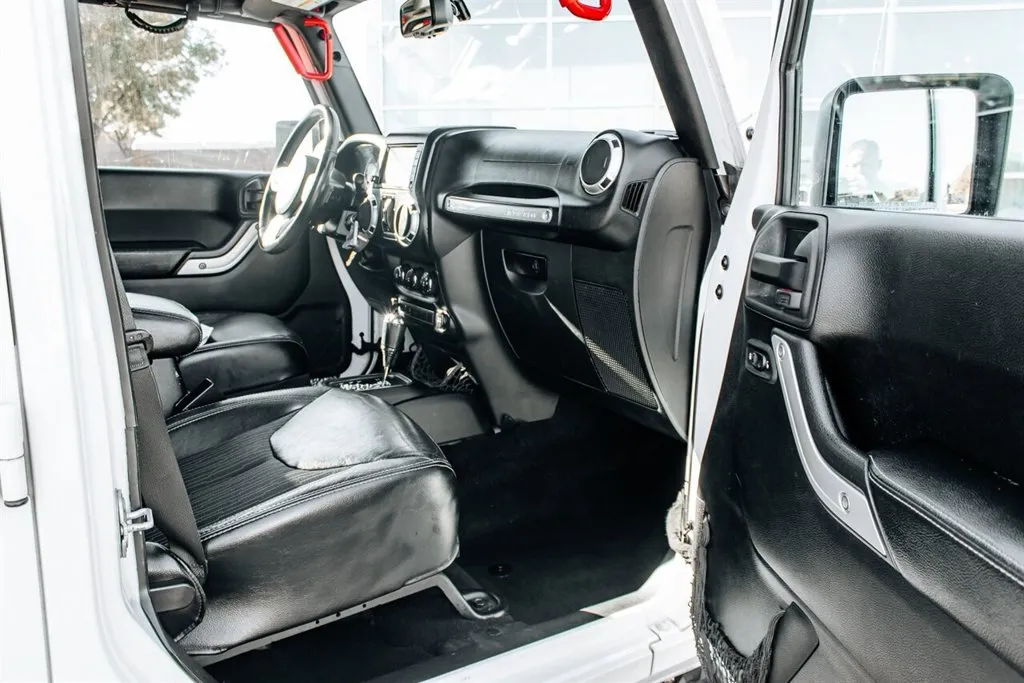 Jeep Wrangler photo 29