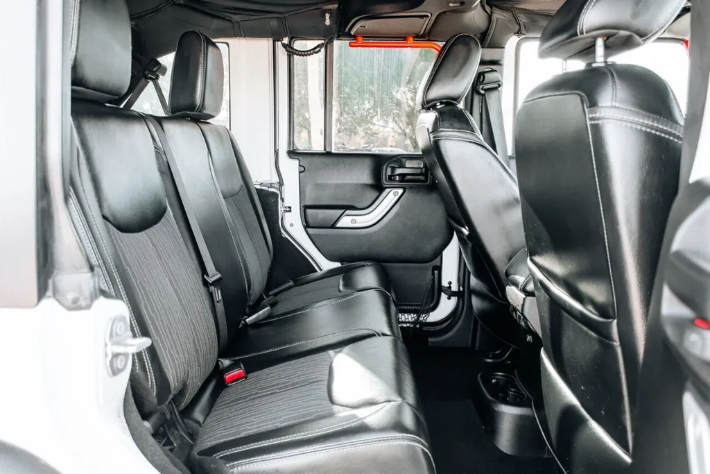 Jeep Wrangler photo 27
