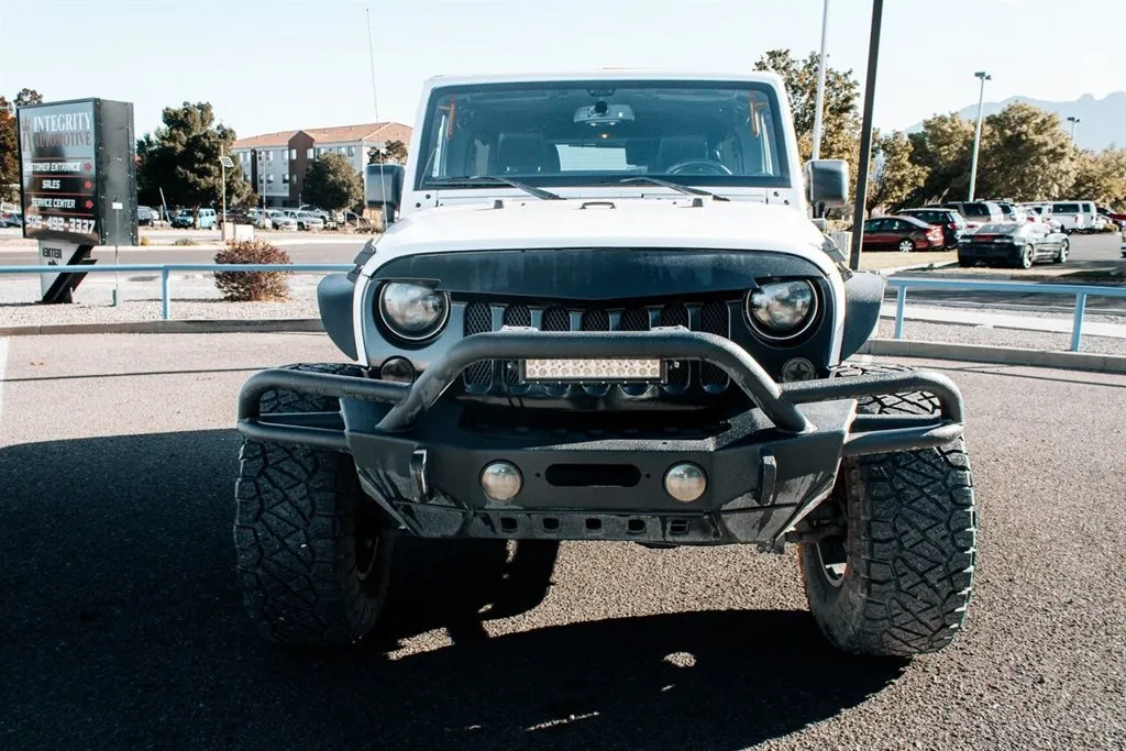 Jeep Wrangler photo 2