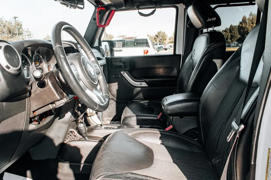 Jeep Wrangler photo 14