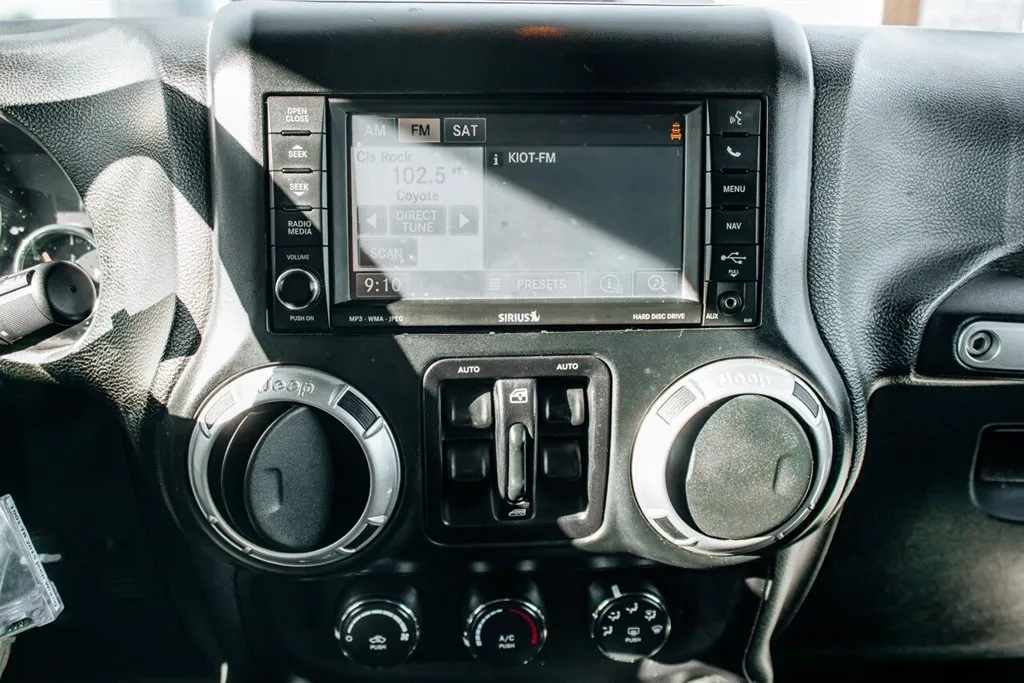 Jeep Wrangler photo 17