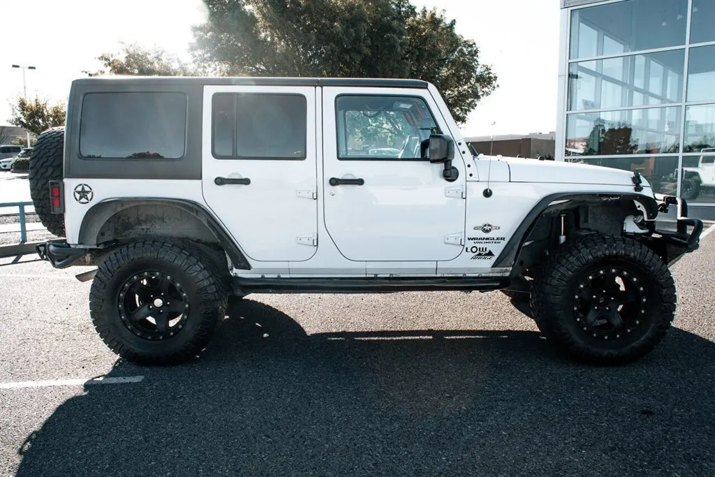 Jeep Wrangler photo 8