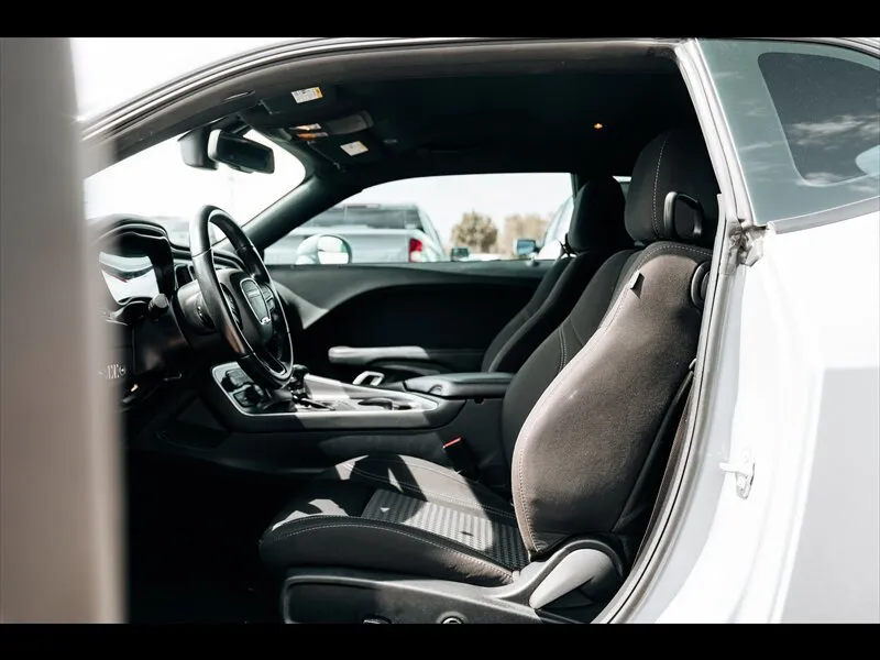 Dodge Challenger photo 16