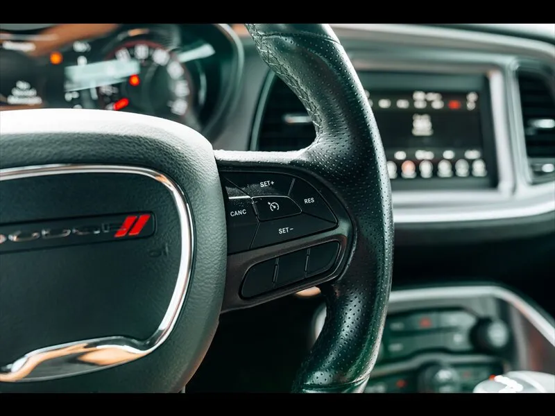 Dodge Challenger photo 21