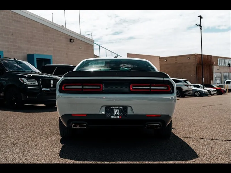 Dodge Challenger photo 6