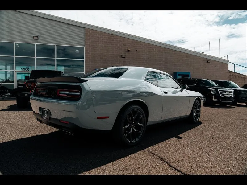 Dodge Challenger photo 7