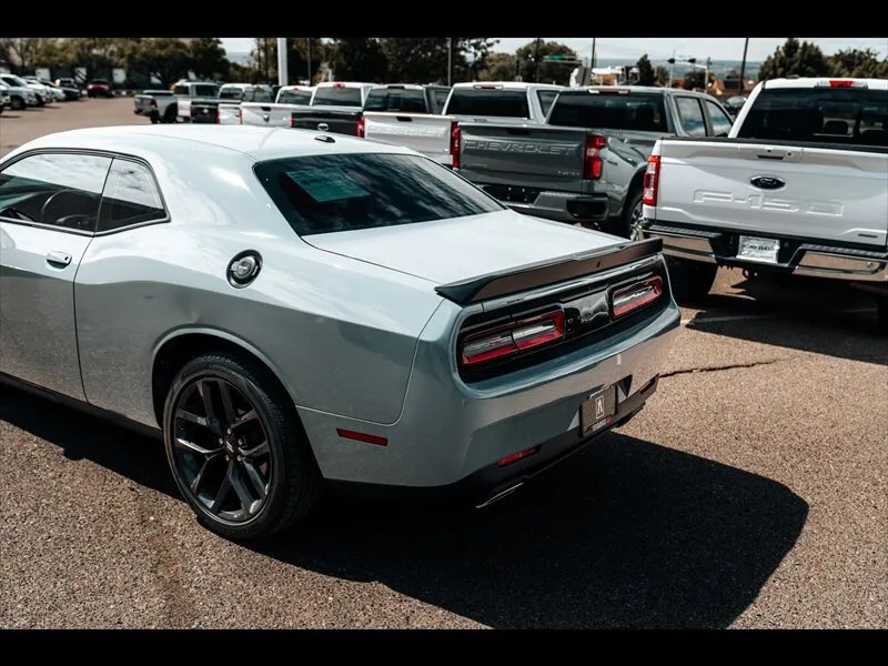 Dodge Challenger photo 11