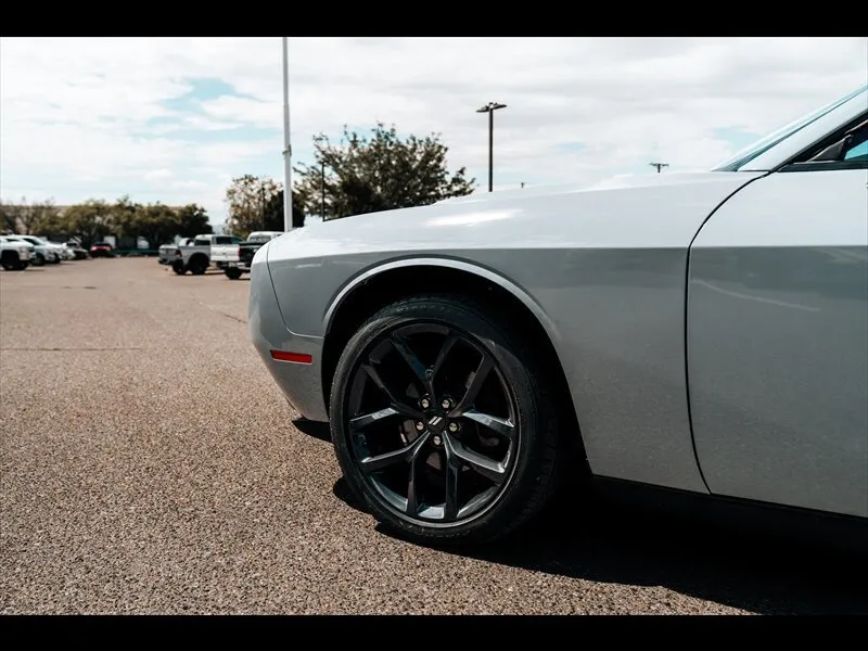 Dodge Challenger photo 12