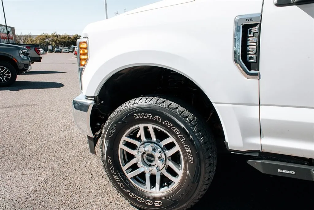 Ford F-250SD photo 10