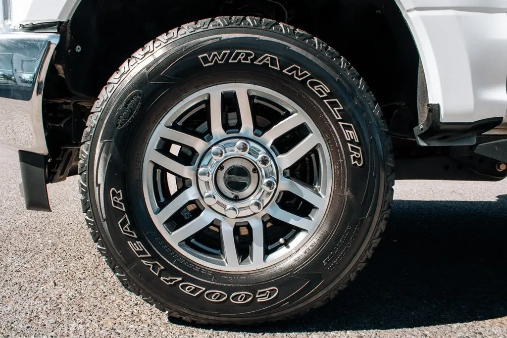 Ford F-250SD photo 11
