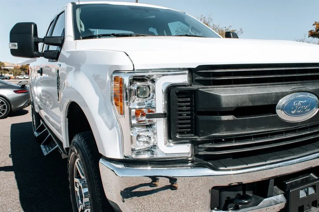 Ford F-250SD photo 9