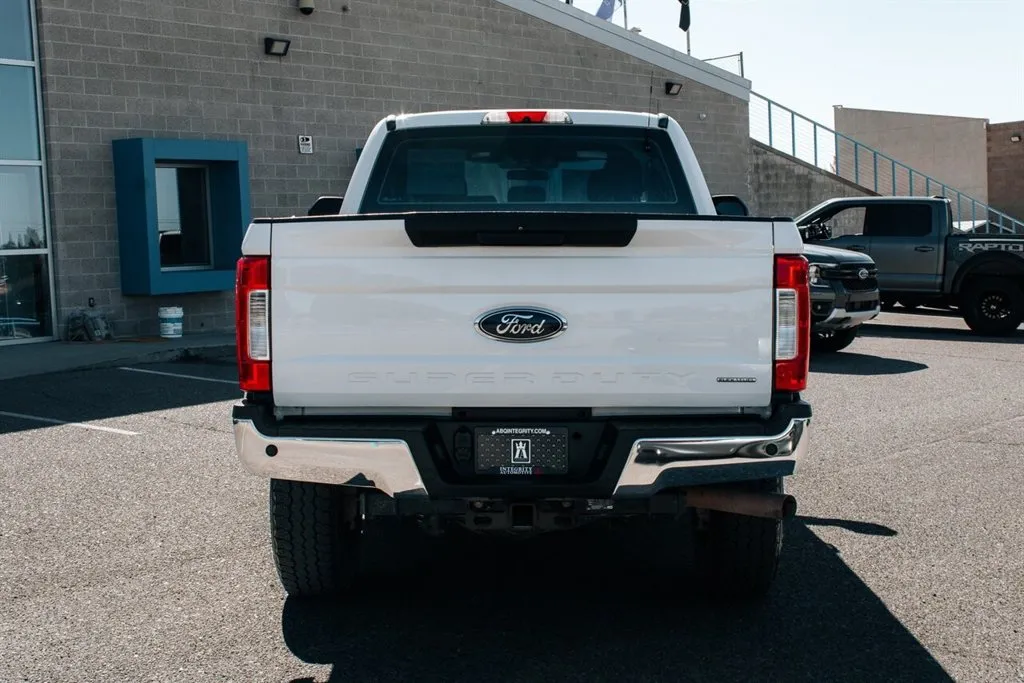 Ford F-250SD photo 6