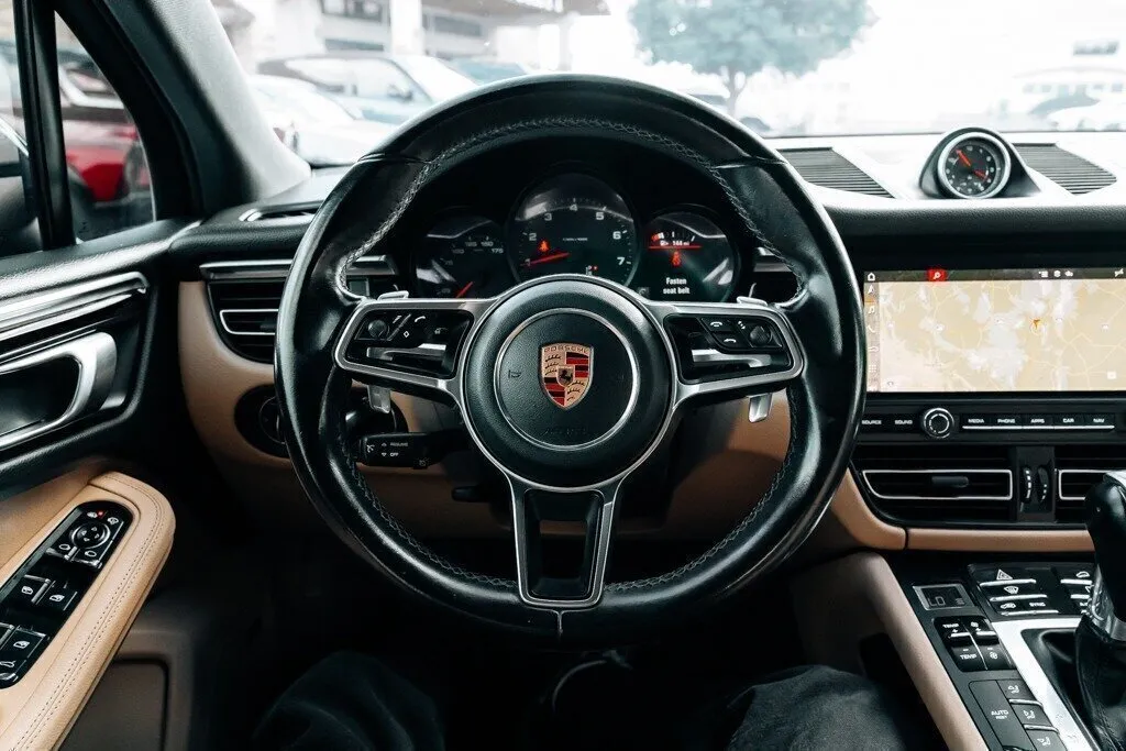 Porsche Macan photo 24