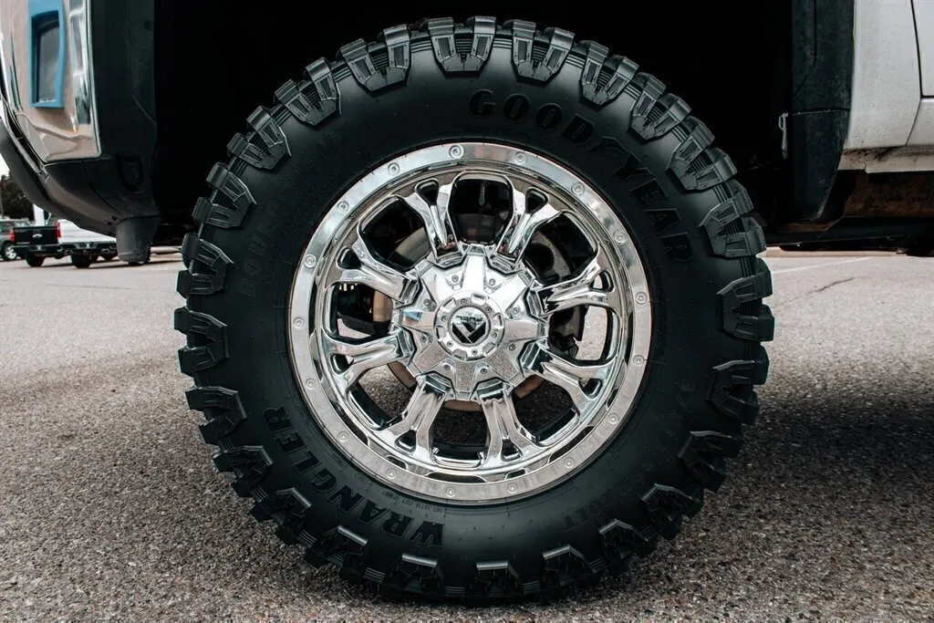 GMC Sierra photo 12