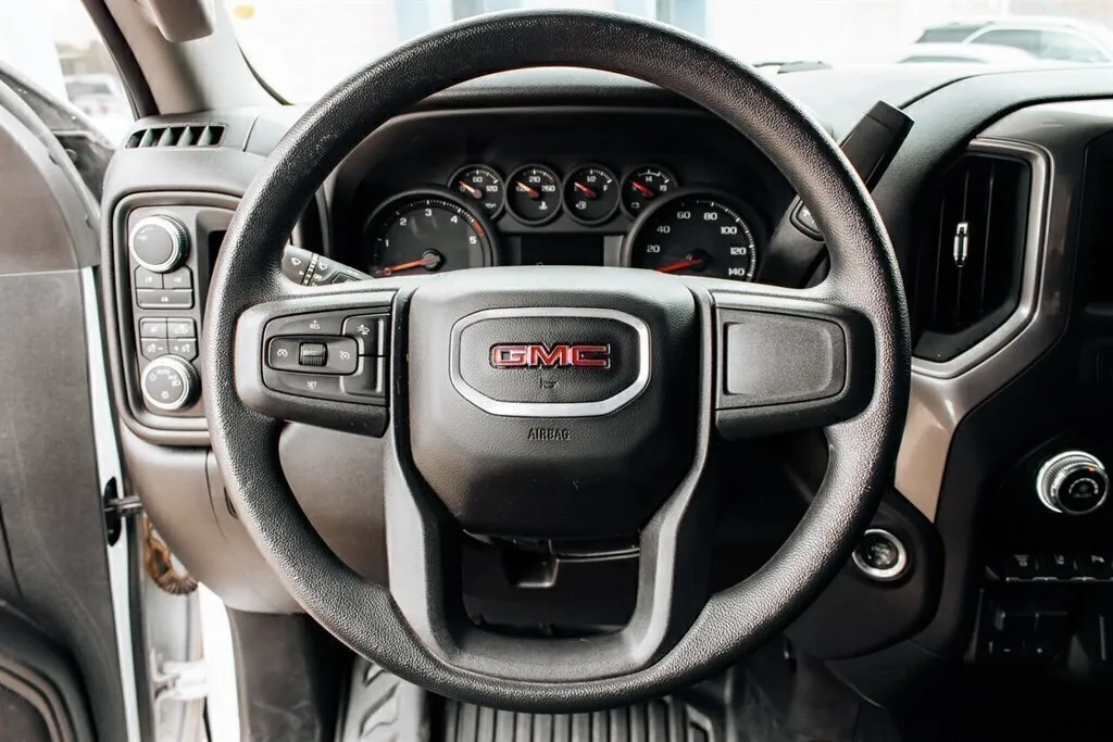 GMC Sierra photo 95