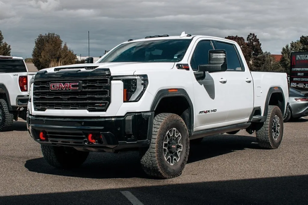 GMC Sierra photo 3