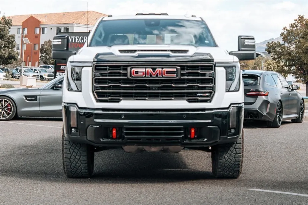 GMC Sierra photo 2