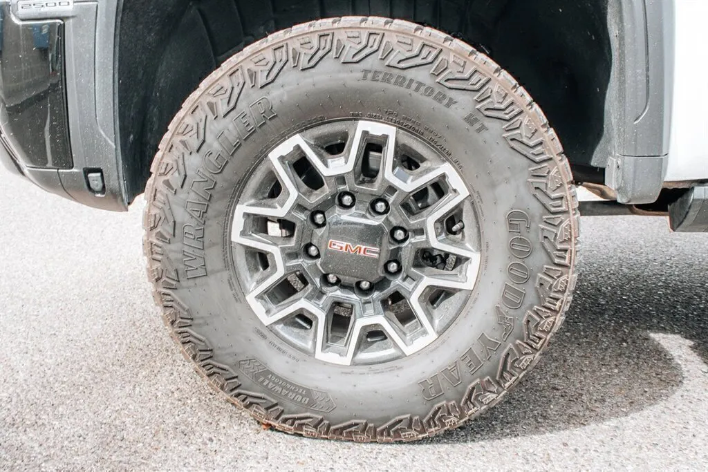GMC Sierra photo 11