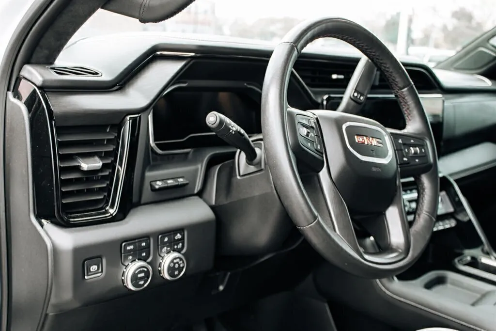 GMC Sierra photo 16