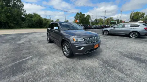 Photos of 2019 Jeep Grand Cherokee Overland Sport Utility 4D for sale in Saint Charles, MO at Mathis Motors