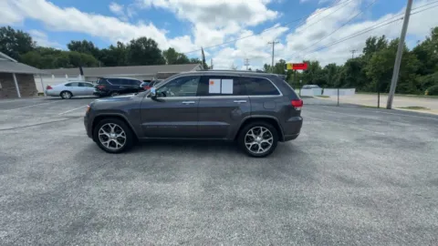 More photos of 2019 Jeep Grand Cherokee Overland Sport Utility 4D at Mathis Motors, MO