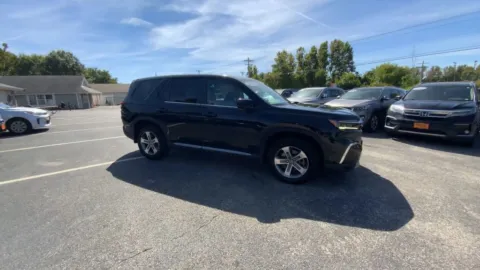 Photos of 2023 Honda Pilot EX-L Sport Utility 4D for sale in Saint Charles, MO at Mathis Motors