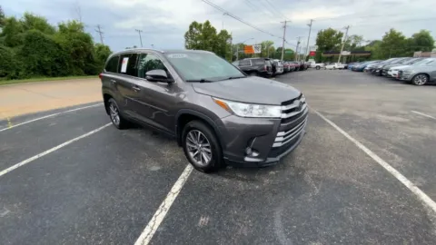 Another view of 2019 Toyota Highlander XLE Sport Utility 4D for sale in Saint Charles, MO at Mathis Motors